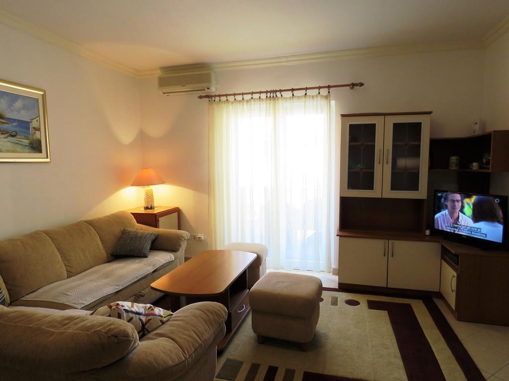 Apartments Party Новаля Екстериор снимка