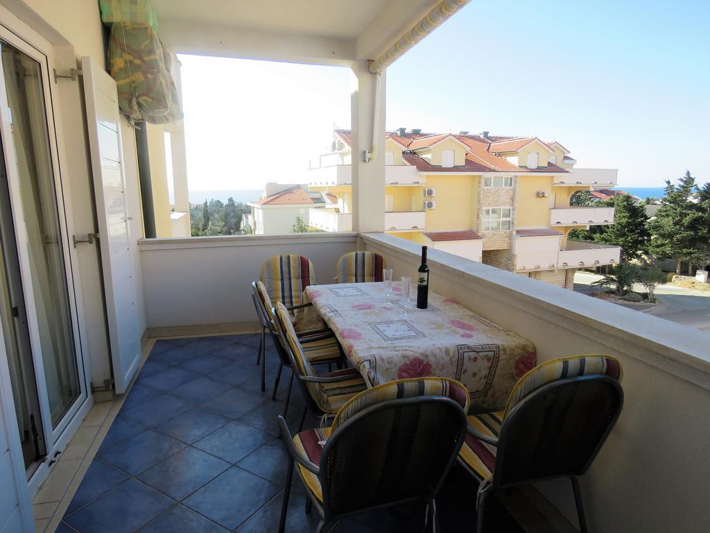 Apartments Party Новаля Екстериор снимка