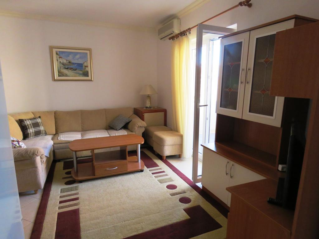 Apartments Party Новаля Екстериор снимка