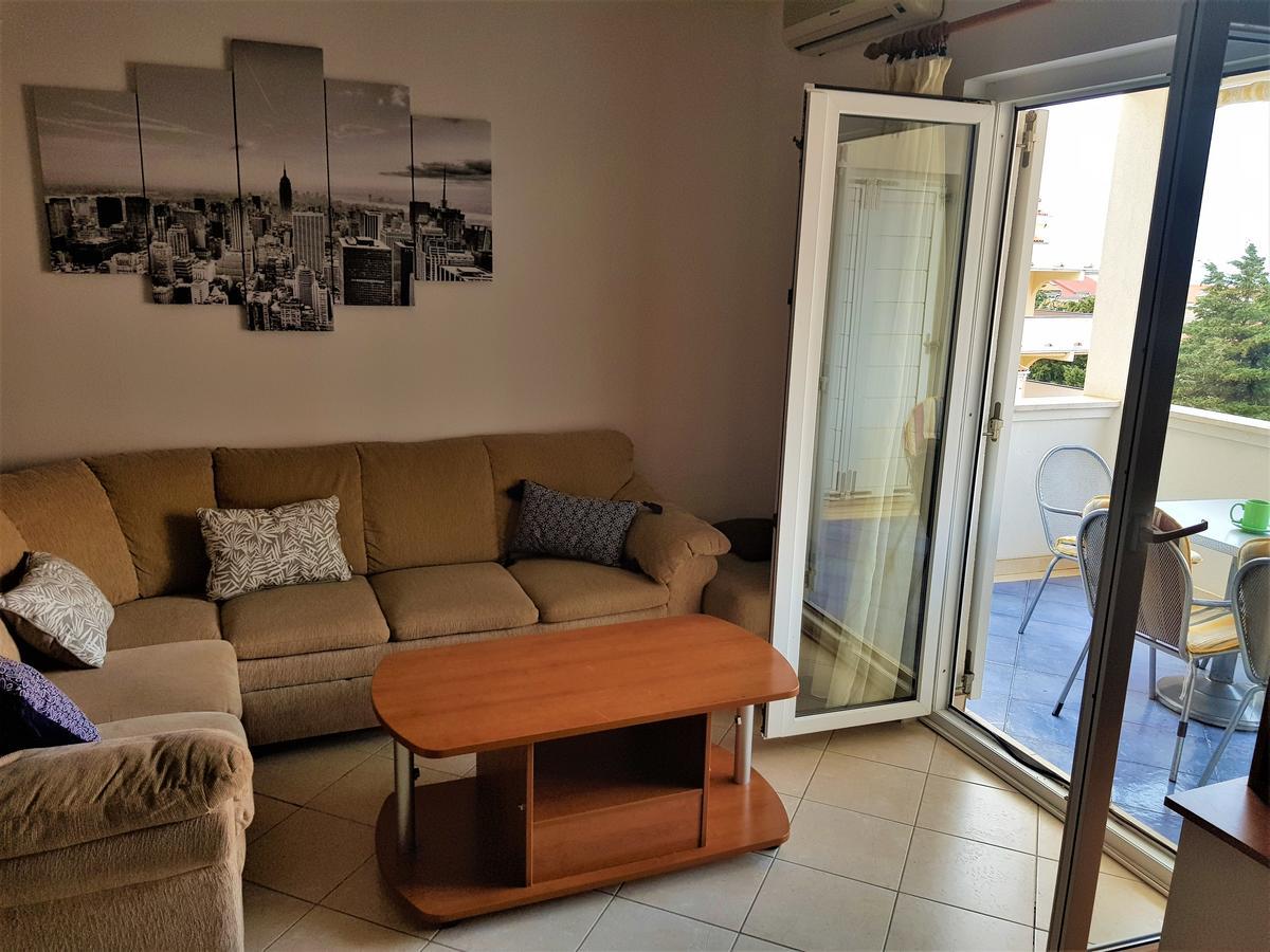 Apartments Party Новаля Екстериор снимка