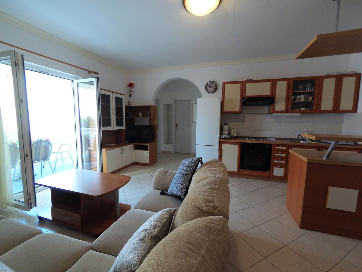 Apartments Party Новаля Екстериор снимка