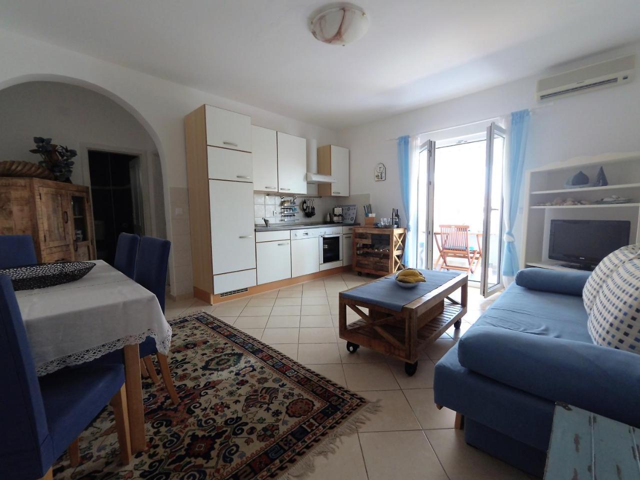 Apartments Party Новаля Екстериор снимка