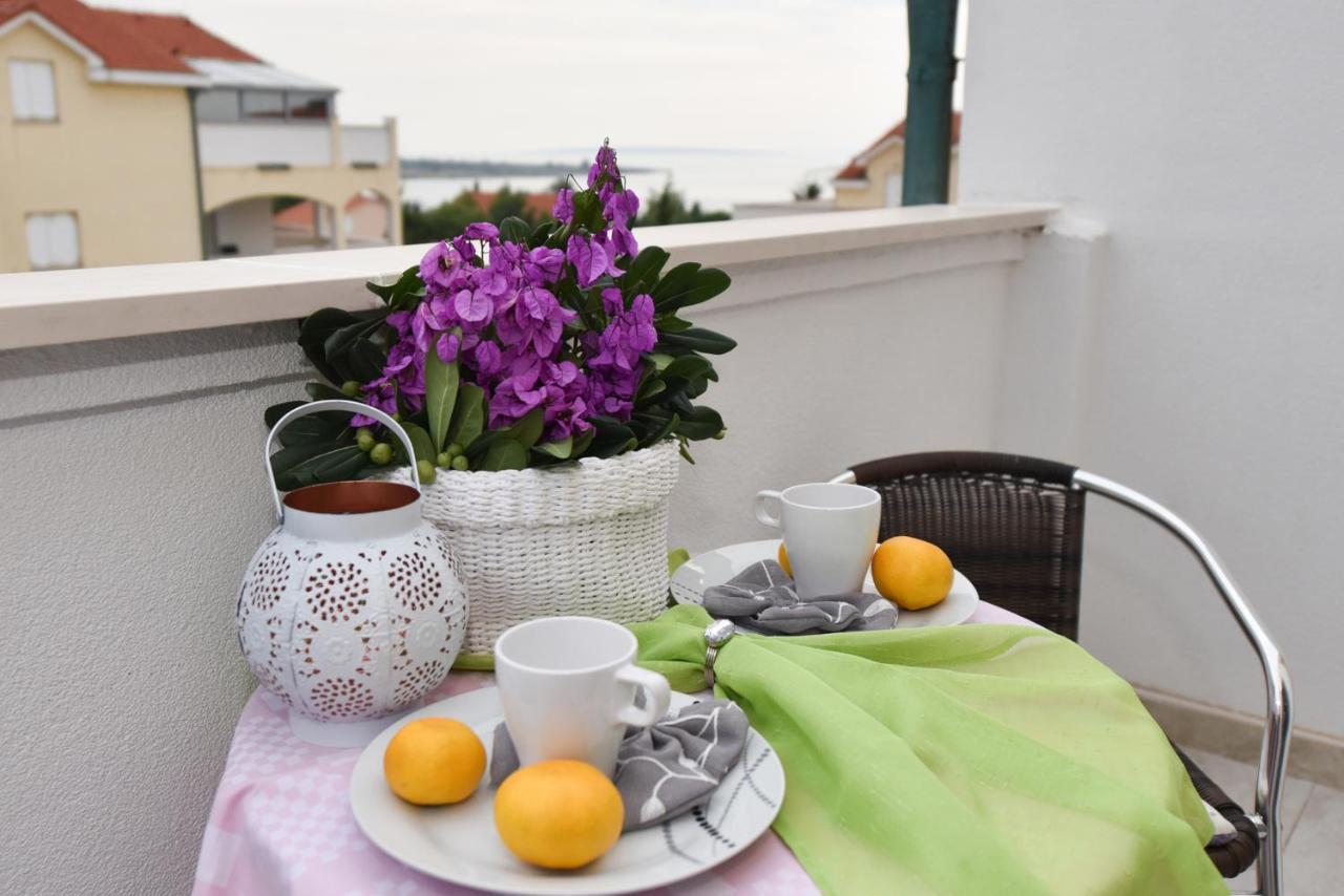Apartments Party Новаля Екстериор снимка